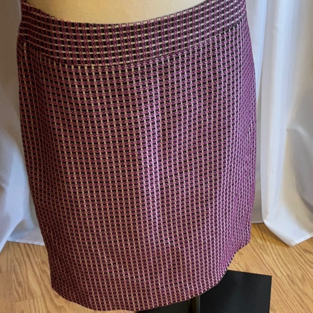 ANN TAYLOR size 8 pencil style skirt in purple, black, cream colors - Picture 3 of 9